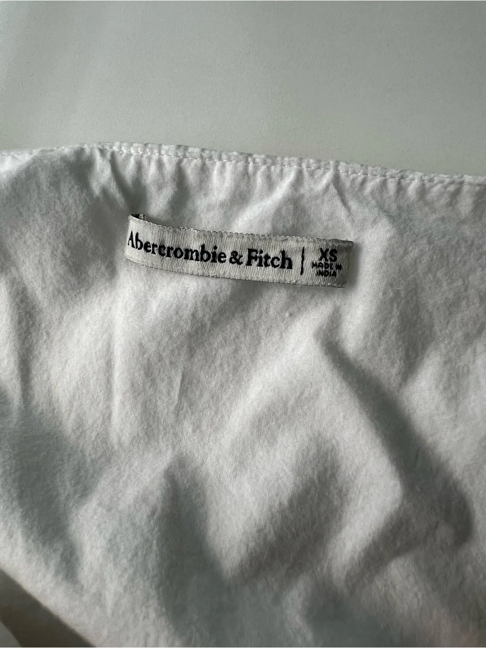 Abercrombie & Fitch Cottage White Cropped Top ruched neckline keyhole and bow